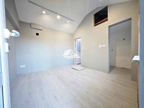Kompletně zrekonstruovaný dům s apartmánem pro hosty, 19km od moře, Gulovca