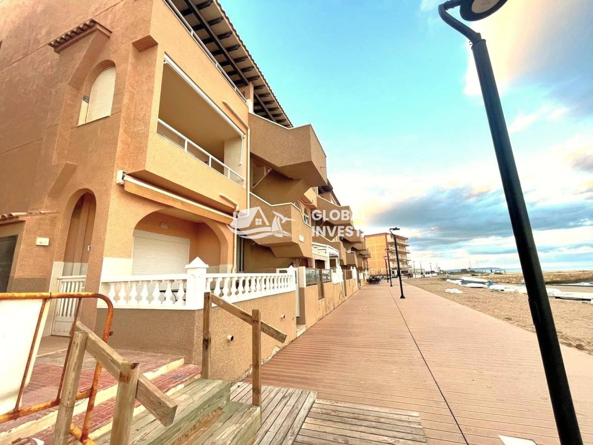 Апартамент на първа линия на плажа La Mata – на 30 метра от морето